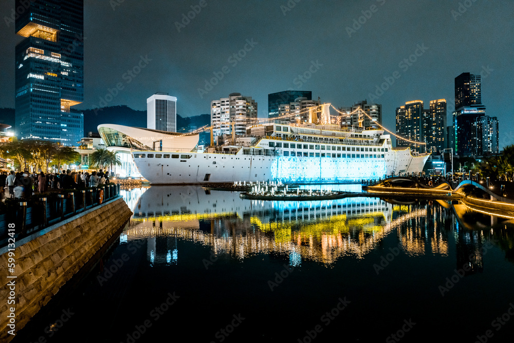 Obraz premium Cruise ship terminal
