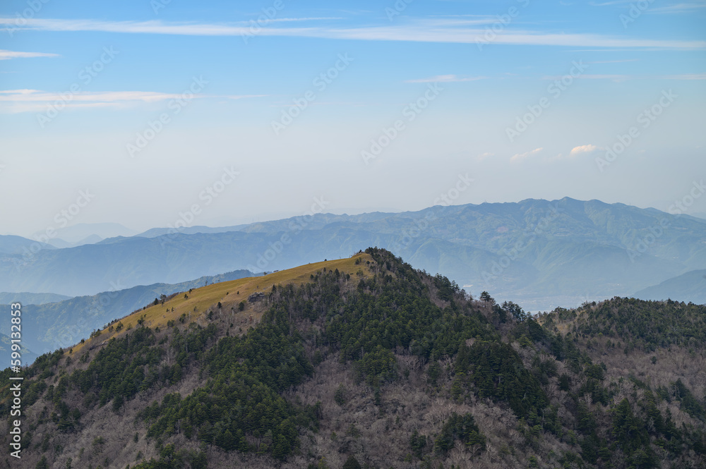 山 山