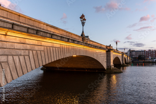 Photography Beautiful view to old historic Putney bridge over Thames River