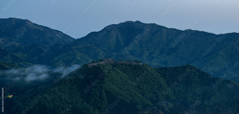 夜明け前の竹田城跡　兵庫県