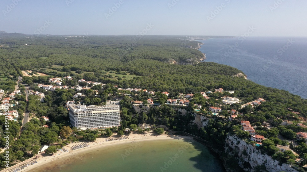 survol aérien des plages de cala Galdana à Minorque dans les iles baléares en Espagne