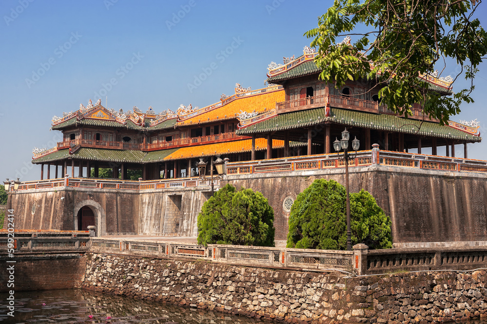Obraz premium Huế, Viet Nam: Ngọ Môn Gate, the main entrance to the Imperial City, with the Five-Pheonix Pavilion above.