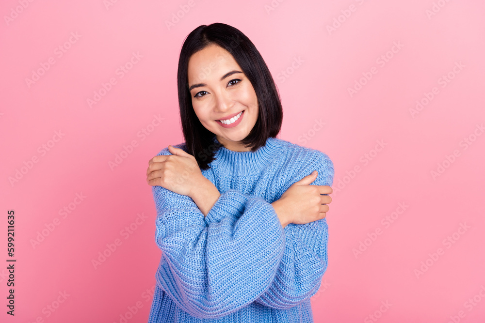 Photo of cheerful adorable woman straight hairdo dressed knit pullover cuddle herself toothy smiling isolated on pink color background Photo of cheerful adorable woman straight hairdo dressed knit pullover cuddle herself toothy smiling isolated on pink color background