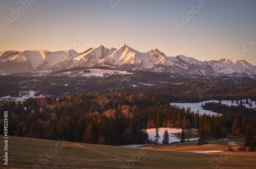 Obraz na płótnie Charming panorama of the Polish Tatra Mountains in the morning. View of the High Tatras from the village of Lapszanka, Poland. w salonie