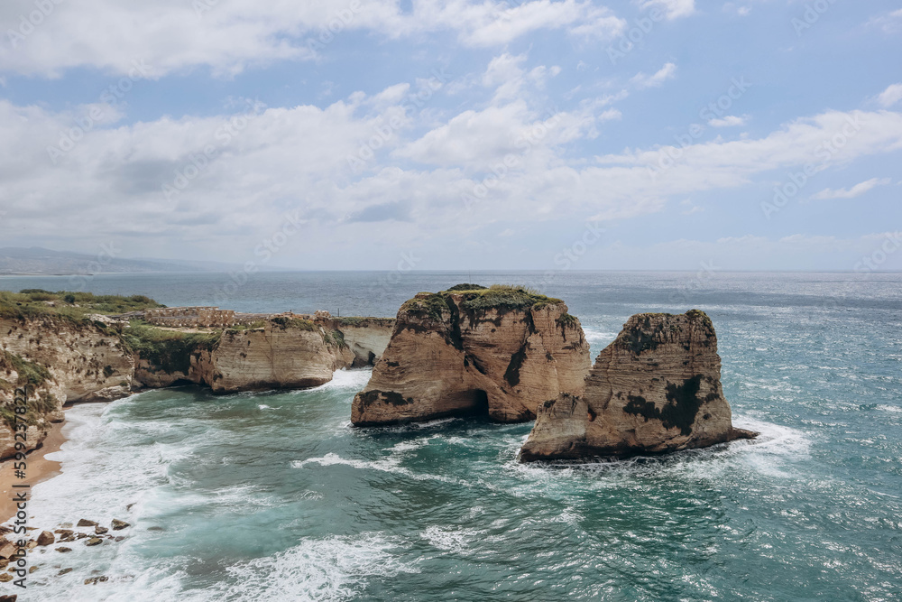 Naklejka premium Pigeon Rock (Raouché), famous landmark of Beirut, natural landmark consisting of two rock formations off the coast of Raouché.