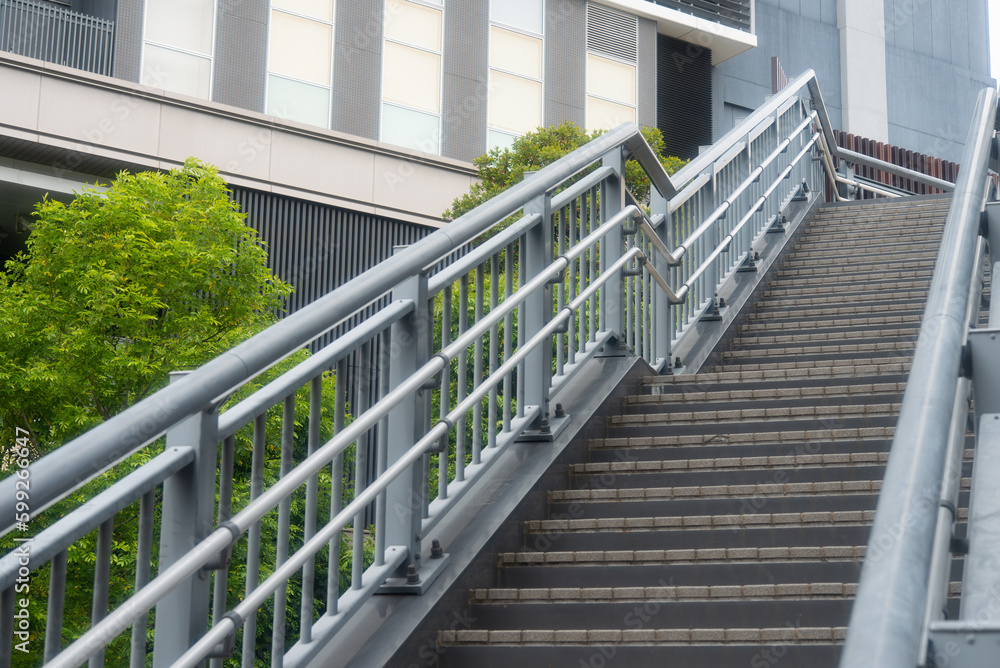 陸橋に上がる階段