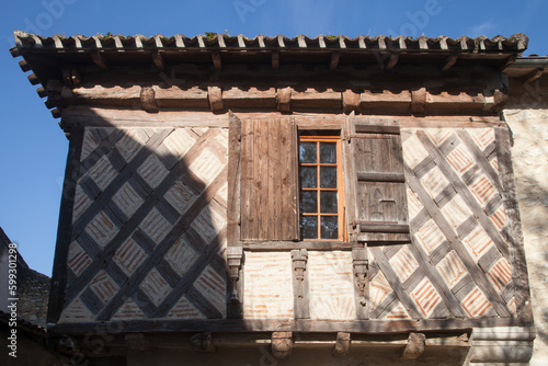 Façade d'une maison à colombages dans le village de Moirax (Lot-et-Garonne)