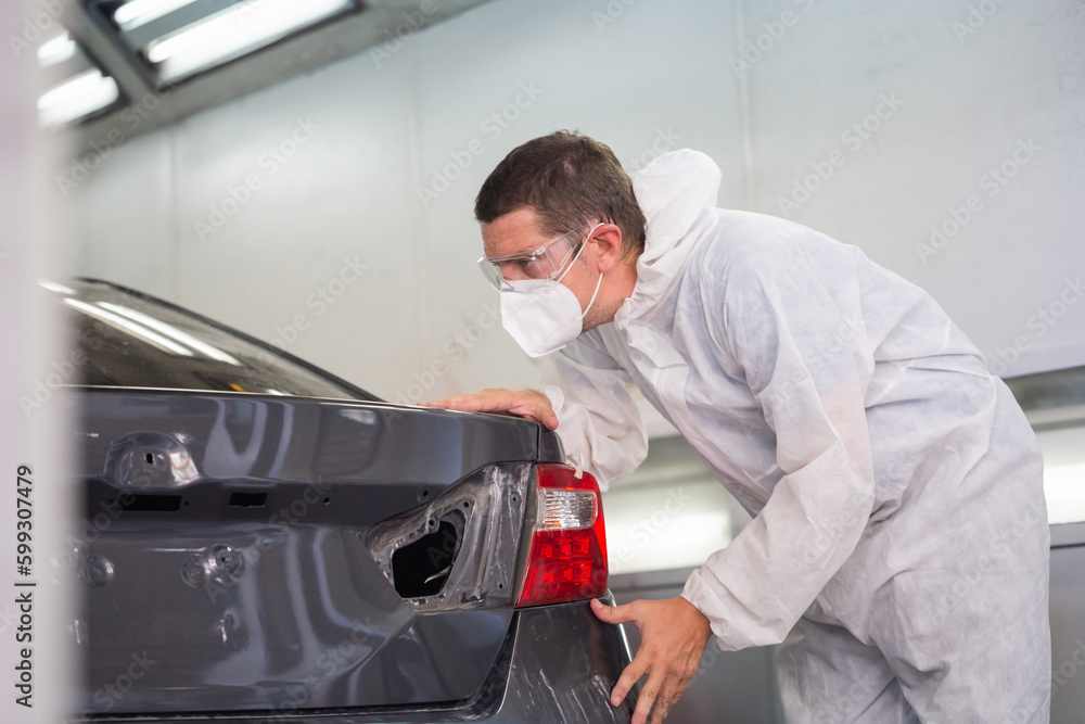 Obraz premium Mechanic man painting car in chamber, Technician checking the quality of the painting, Garage painting car service repair and maintenance