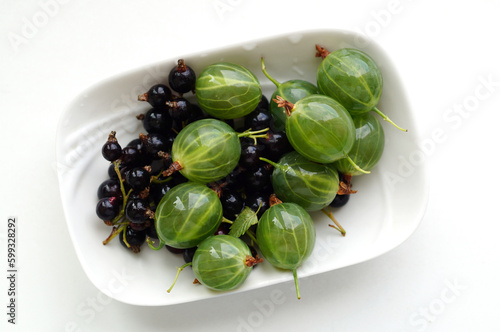 Gooseberry and currants in a bowl