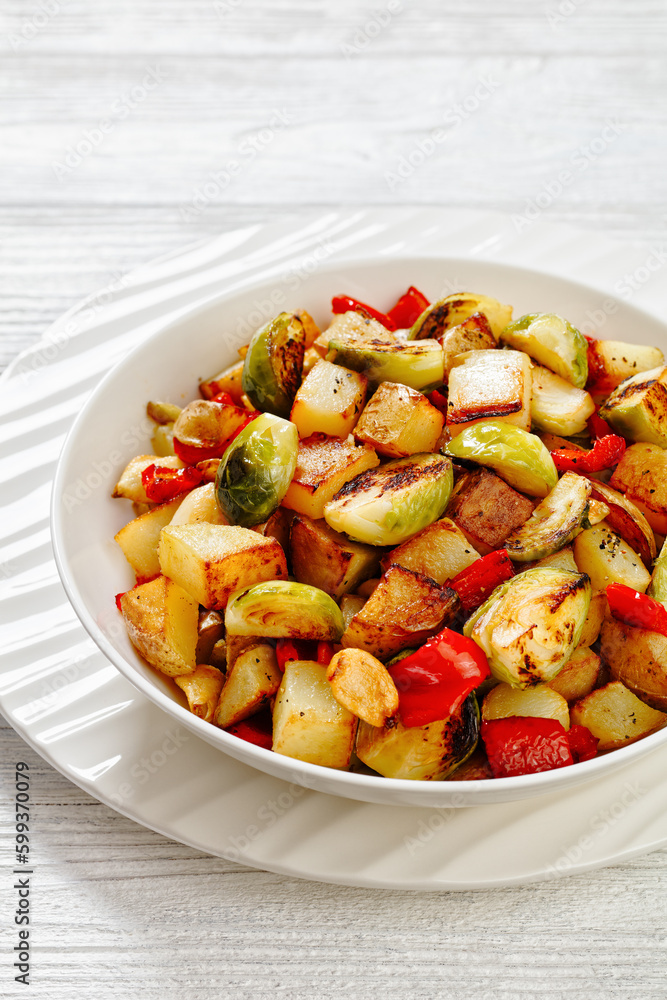 Pan-Browned Potatoes with red pepper and garlic Pan-Browned Potatoes with red pepper and garlic