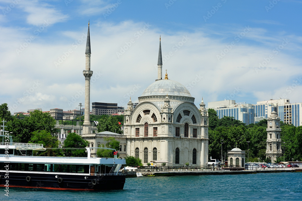 Dolmabahce Mosque is a building that was started by Bezmialem Valide Sultan, the mother of Sultan Abdlmecit,