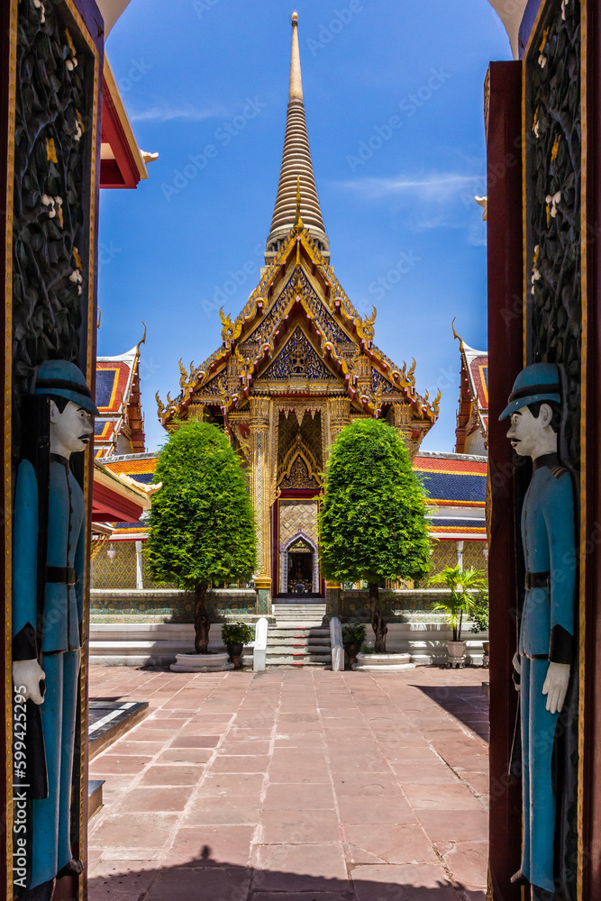 Naklejka premium Entrance to Wat Ratchabhopit