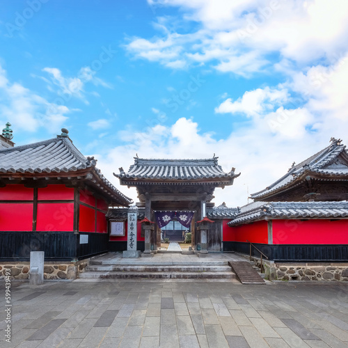 Goganji Temple (Red Wall Temple) established by the daimyo Kuroda Yoshitaka and founded by the priest Kuyo, situated a little south of the center of the Tera-machi district