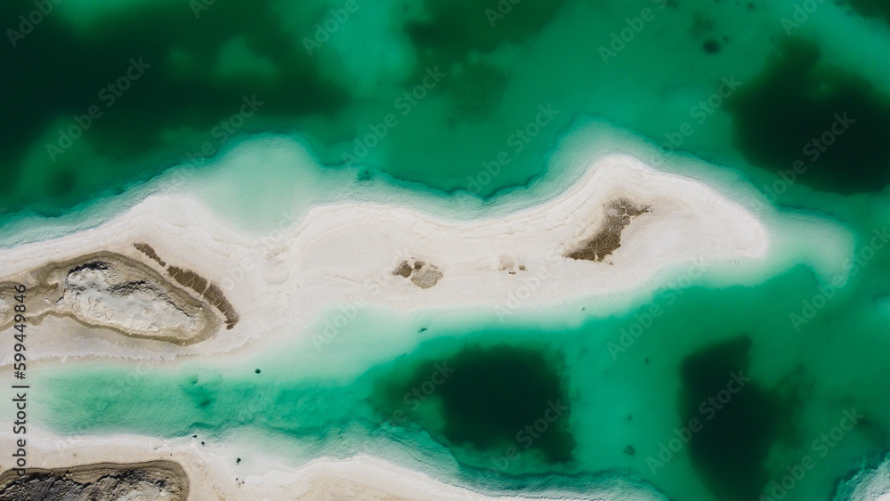Fototapeta premium Beautiful drone shot emerald Lake view at Emerald Lake, also called Dachaidan Lake located in Qinghai Province, China(aerial photography)