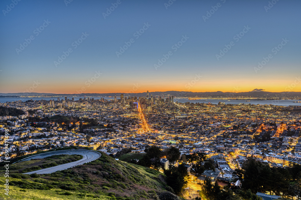 The skyline of San Francisco in California before sunrise - obrazy, fototapety, plakaty 