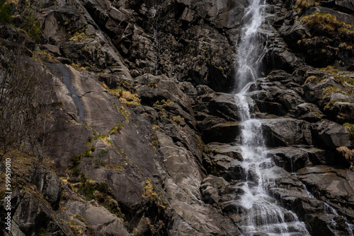 Dettaglio delle Cascate Nardis nel parco Adamello-Brenta nella val di Genova in Trentino