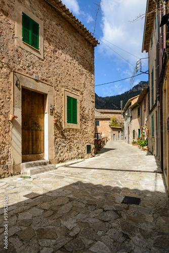Fototapeta Naklejka Na Ścianę i Meble -  Gasse in Valldemossa, Mallorca, Balearen, Spanien