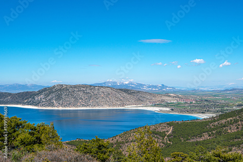 Fotografía the scenic view of Salda lake from the Tınaz Tepe (2079) m