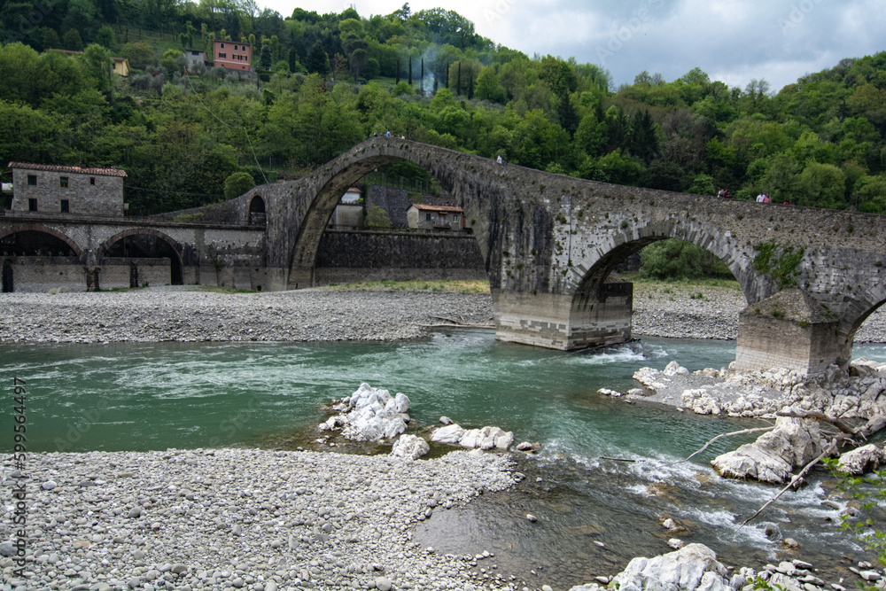 Fototapeta premium ponte del diavolo, borgo a mozzano, tuscany , italy