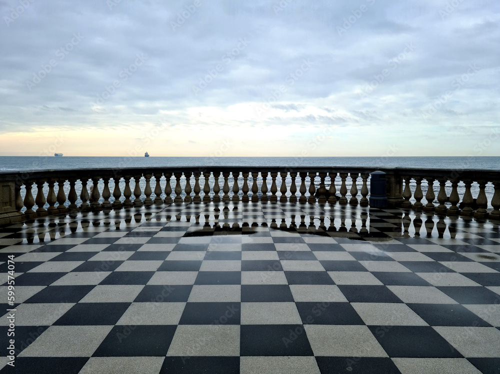 The Terrazza Mascagni is one of the most elegant and evocative places in Livorno and is located on the seafront on the edge of Viale Italia.