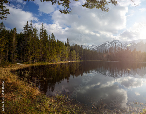 Fototapeta Naklejka Na Ścianę i Meble -  mirror lake in the mountains