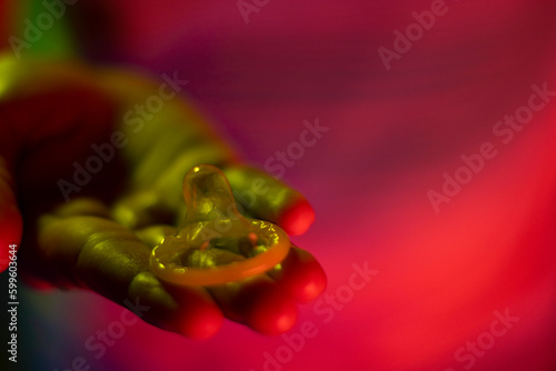 Fotografie Man hand offering condom