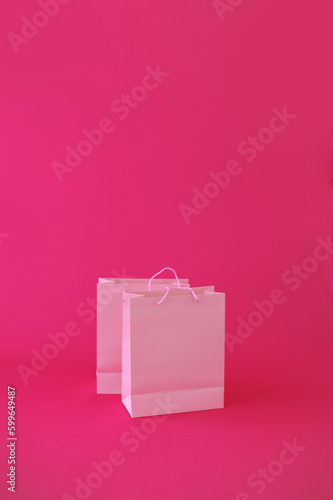 presentes para mulher em fundo rosa 