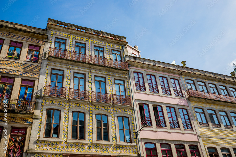 Fototapeta premium Dans les rues de Porto