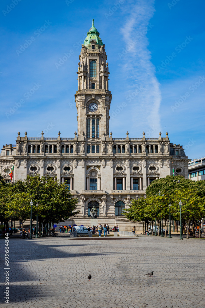 Obraz premium Hôtel de ville de Porto sur la Place de la Liberté 
