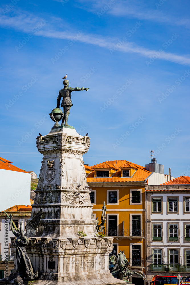 Obraz premium Statue of Prince Henry the Navigator à Porto