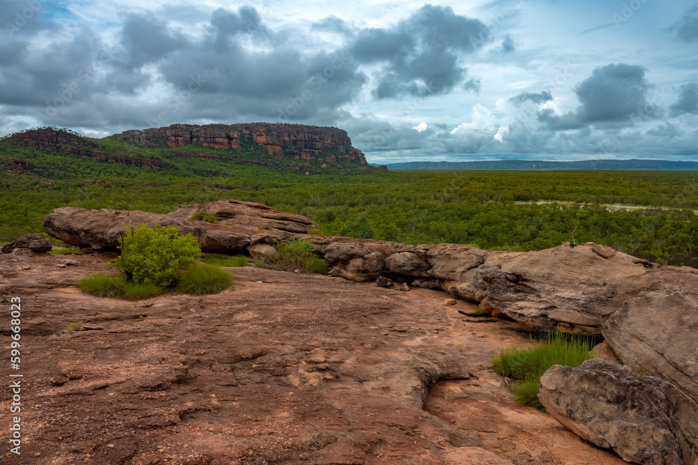 Nawurlandja lookout walk, stunning views of Anbangbang Billabong, Burrungkuy (Nourlangie) outcrop and Arnhem Land escarpment. Kakadu National Parl, Northern Territory, Australia