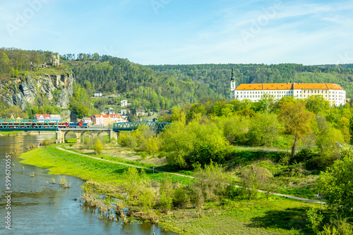 Wunderschöner Frühlingsspaziergang in der Tschechischen Grenzstadt Decin entlang der Elbe - Böhmische Schweiz - Tschechien