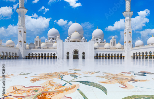 Obraz na plátne Abu Dhabi Grand Mosque, Iconic Landmark and Architectural Marvel of UAE