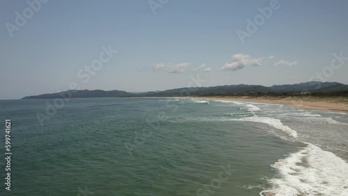 Wallpaper Mural 山陰海岸国立公園　小天橋のロングビーチ　ドローン空撮 Torontodigital.ca