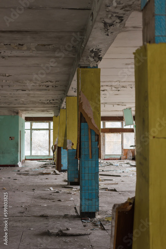 Abandoned production building with pillars © lindely