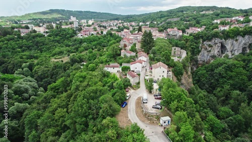 Drohnenaufnahmen von der Stadt Pazin in Kroatien 