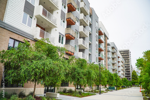 Fotografie Walkway by luxury apartments in downtown Sacramento