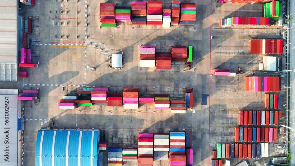 Column Container A containers are stacked in rows and columns, often several layers high ...