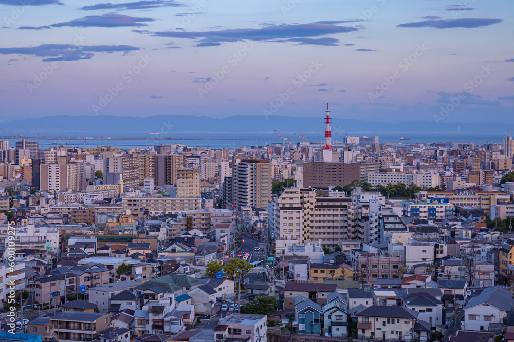 Fototapeta premium 夕暮れ時の街並み