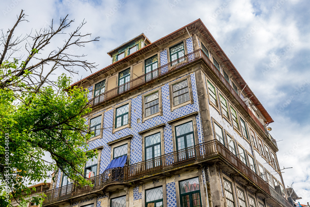 Fototapeta premium Dans les rues de Porto 