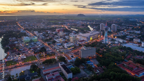 Картината върху платно Aerial view of Alor Setar town with beautiful clouds in the evening