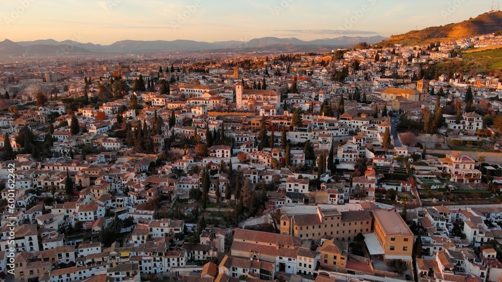 Obraz premium Aerial view of Granada city, Albaicin district at sunset, old Moorish quarter of the city, located on a hill facing the Alhambra. Andalusia, Spain