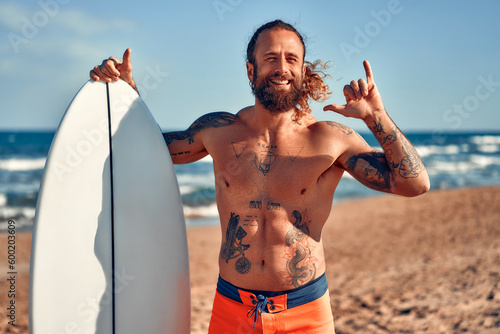 Photography Couple of surfers on the beach