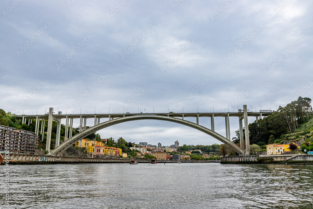 Ponte da Arrábida à Porto