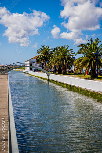 Fototapeta Naklejka Na Ścianę i Meble -  Le canal à Aveiro au Portugal