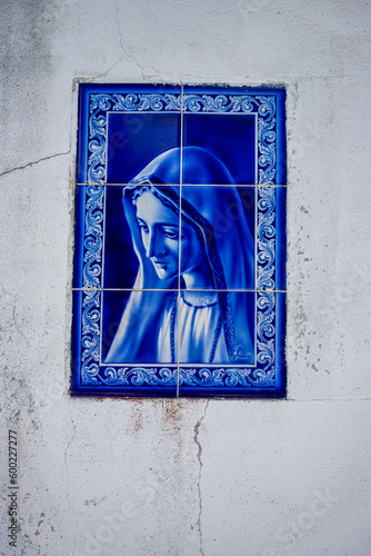 Azulejos sur un immeuble à Aveiro au Portugal