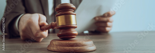 Tableau sur toile Judge holding papers and hitting with gavel