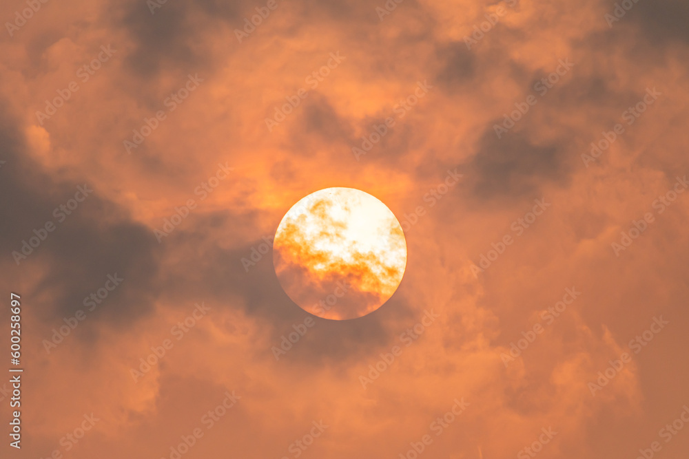 Obraz premium the sun in the evening