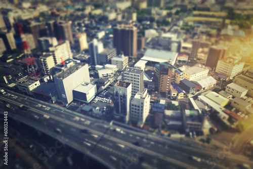 大阪の高速道路と都市風景