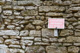 chantier travaux danger interdit securité brique mur architecture pierre